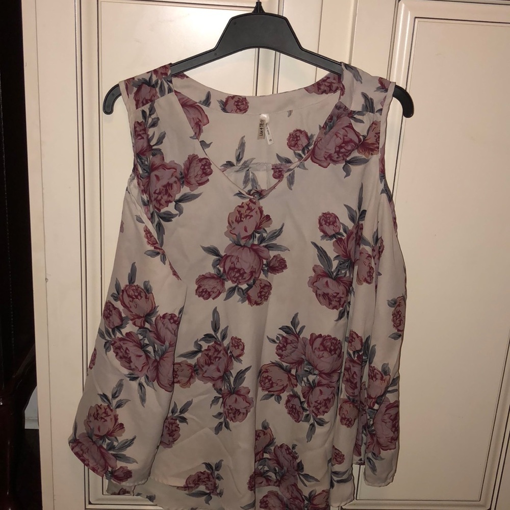 Long sleeve blouse with shoulders out